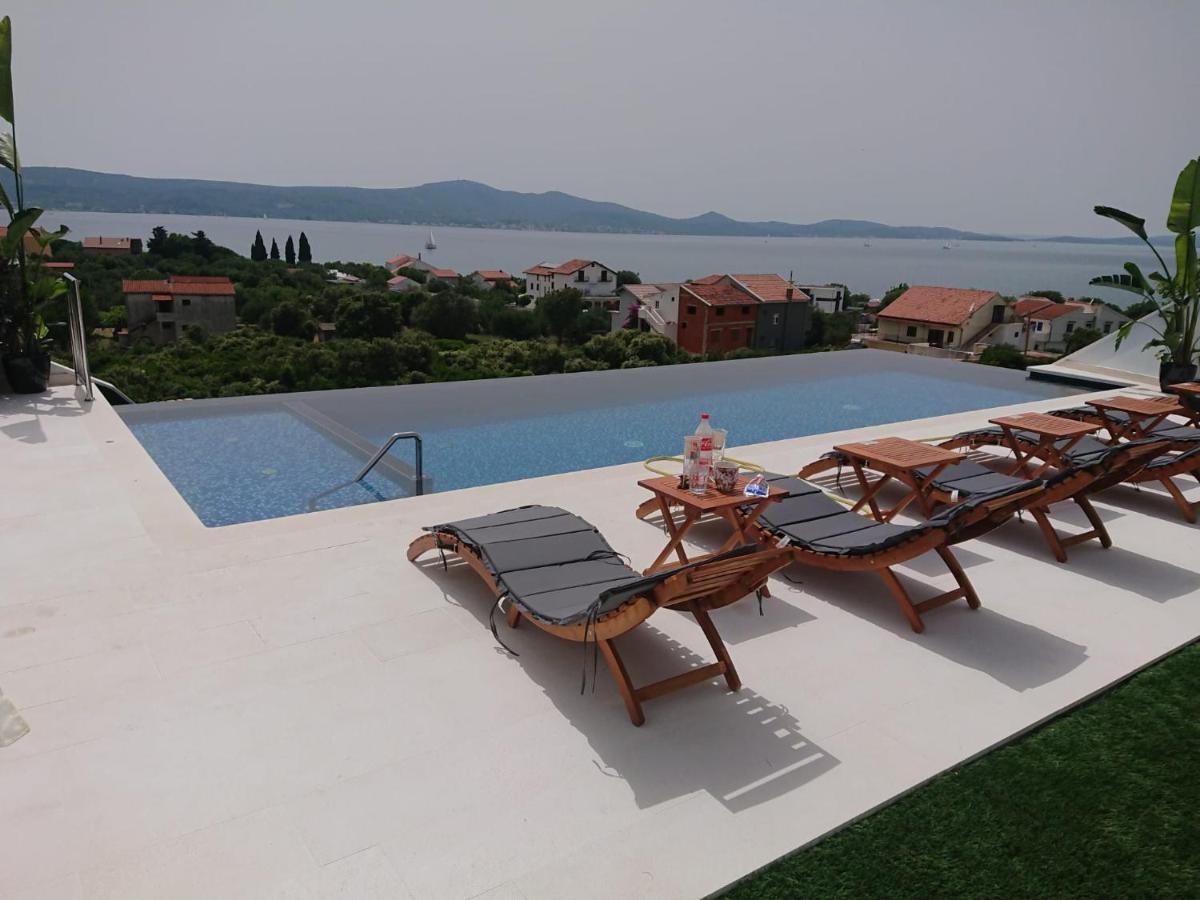 Holiday House Dominik Apartments 스베티 페타르 외부 사진