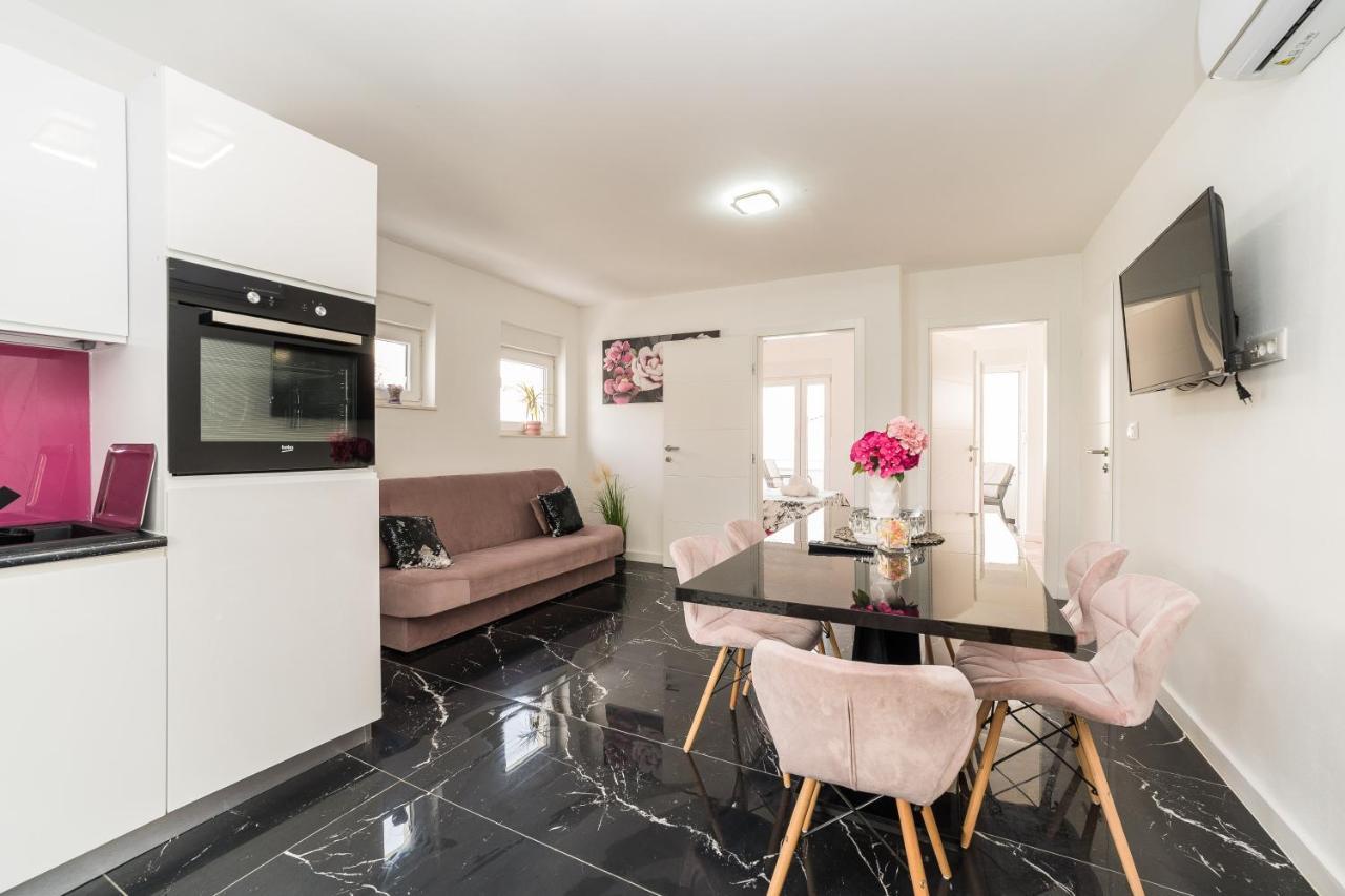 Holiday House Dominik Apartments 스베티 페타르 객실 사진