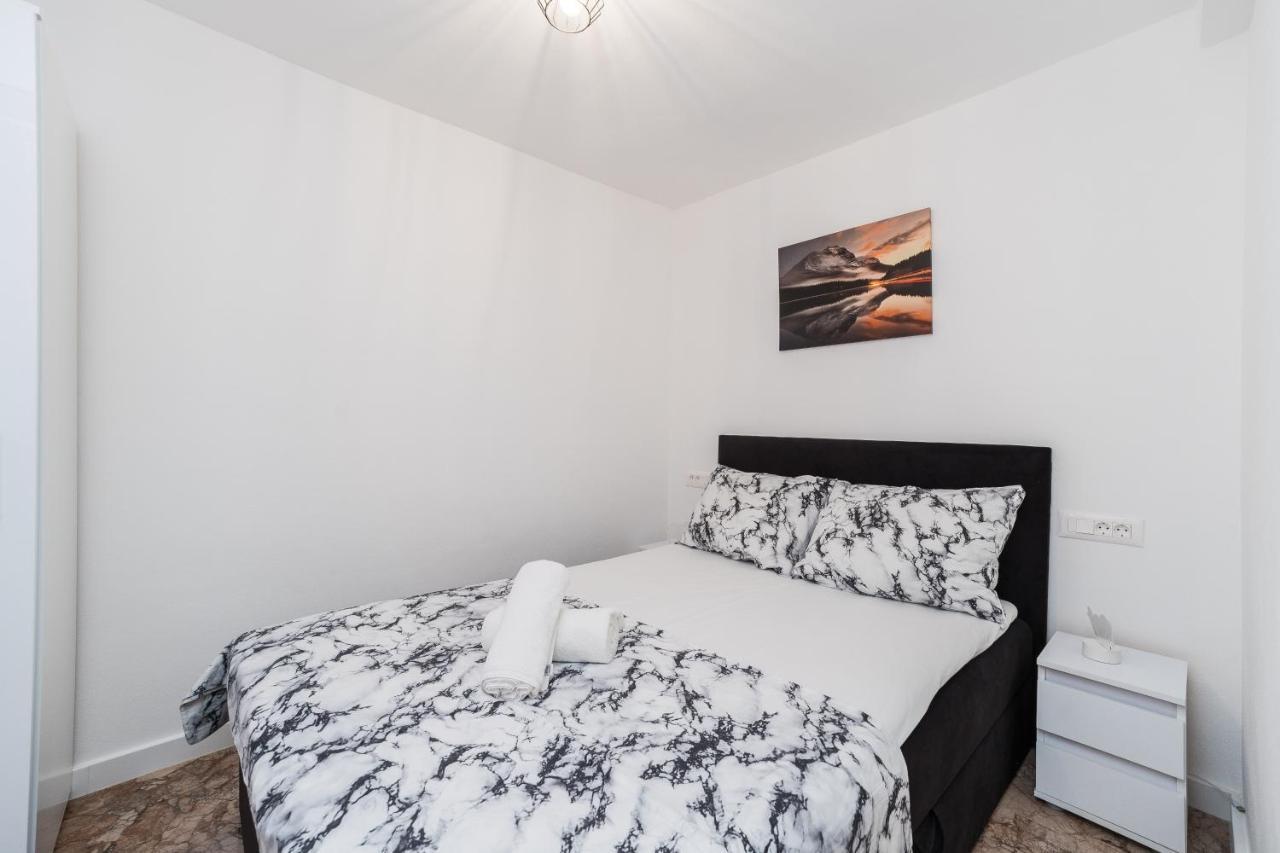 Holiday House Dominik Apartments 스베티 페타르 객실 사진