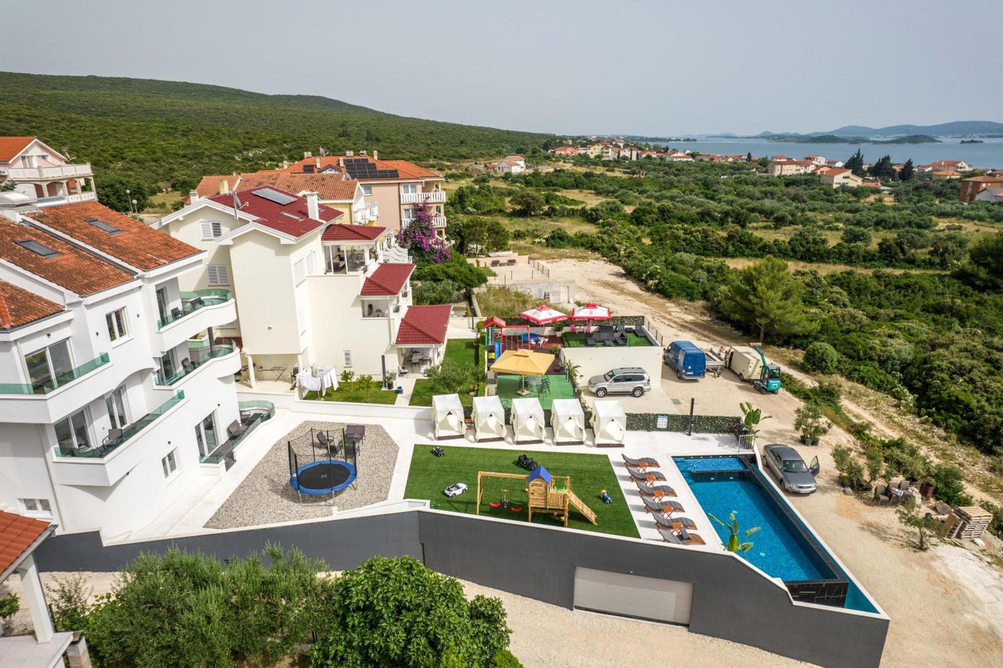 Holiday House Dominik Apartments 스베티 페타르 객실 사진
